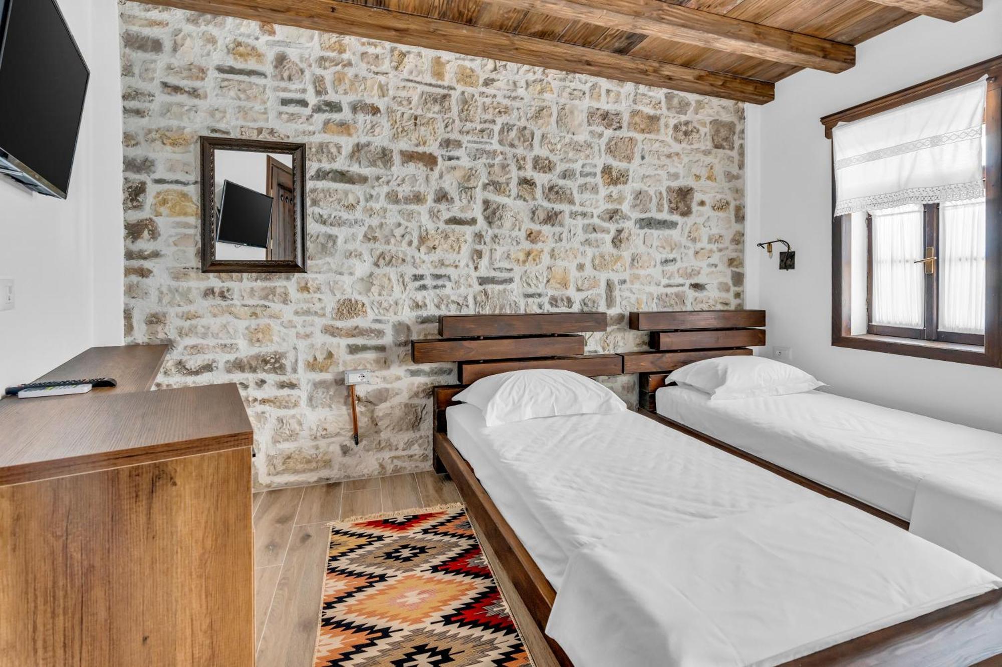 Hotel Bohem Berat Exterior photo