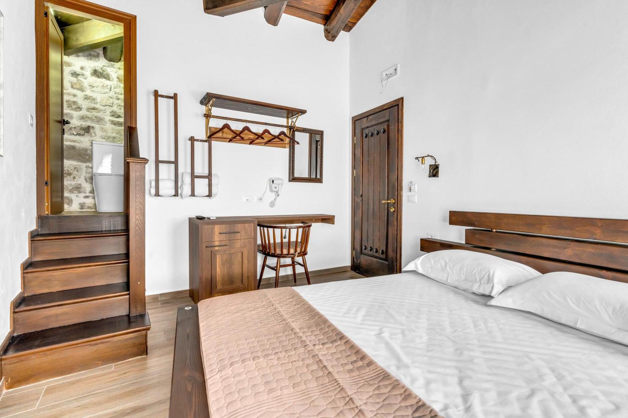 Hotel Bohem Berat Exterior photo